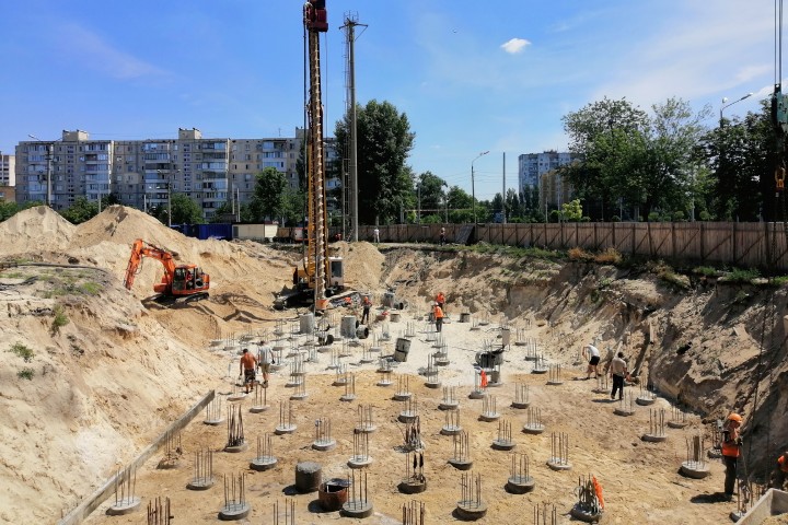 Послуги буріння свердловин під палі для триповерхового будинку в Києві